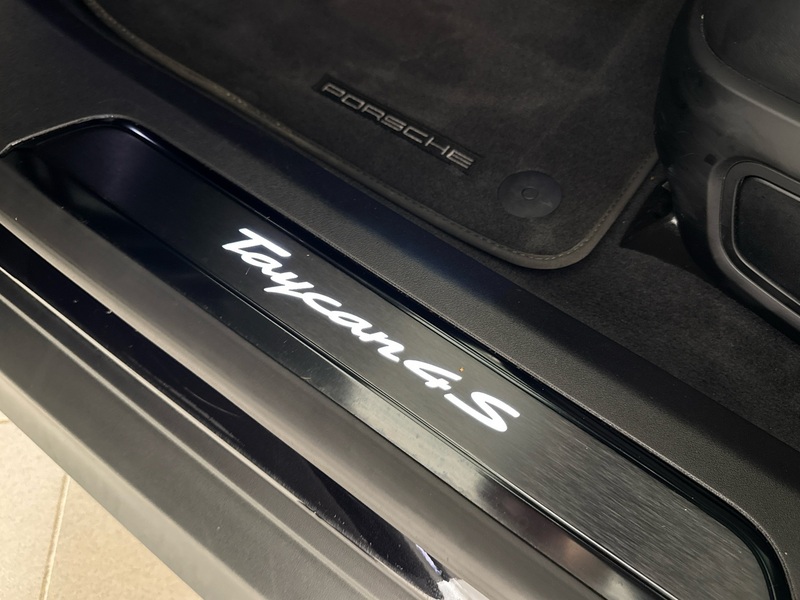 Porsche Taycan vaihtoauto