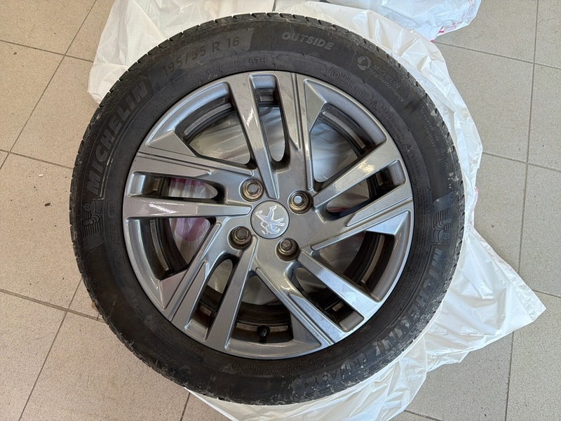 Peugeot 208 vaihtoauto