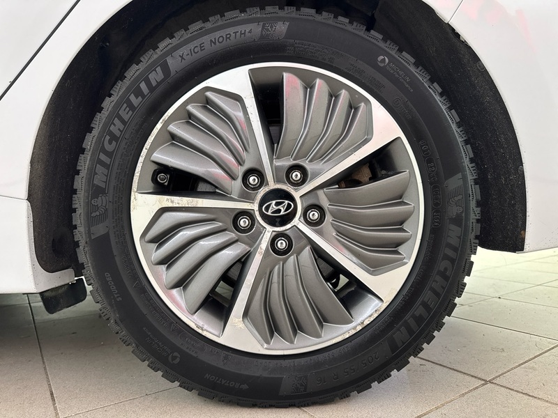 Hyundai IONIQ plug-in vaihtoauto