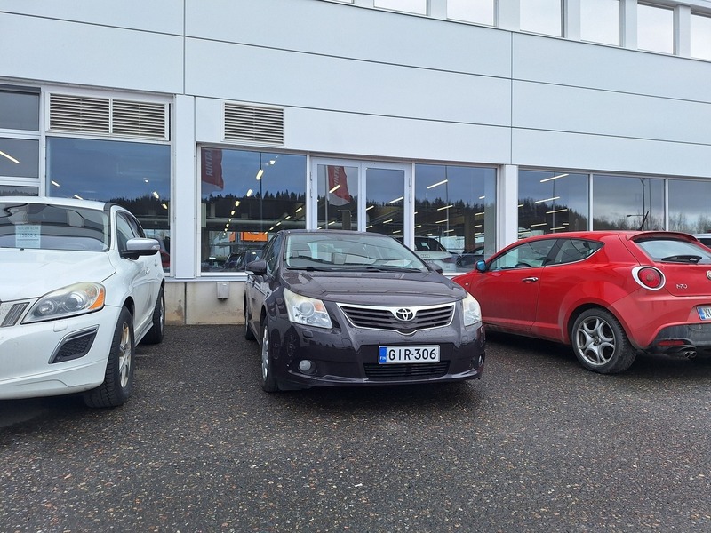 Toyota Avensis vaihtoauto