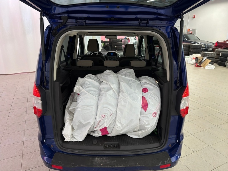 Ford Tourneo Courier vaihtoauto