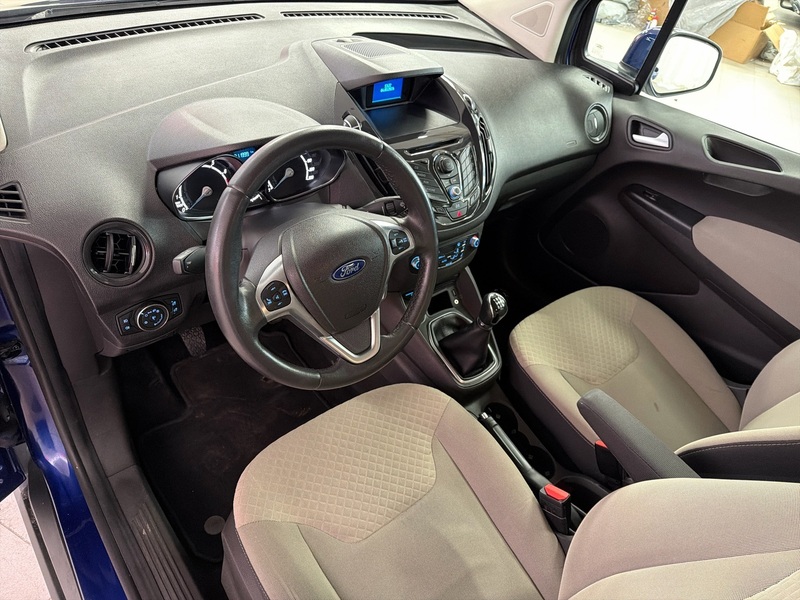 Ford Tourneo Courier vaihtoauto