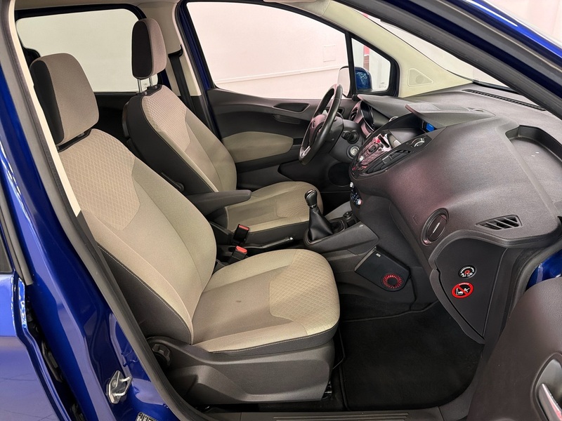 Ford Tourneo Courier vaihtoauto