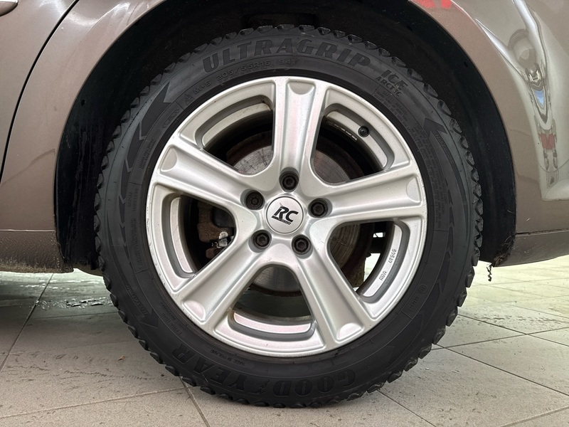 Volkswagen Touran vaihtoauto