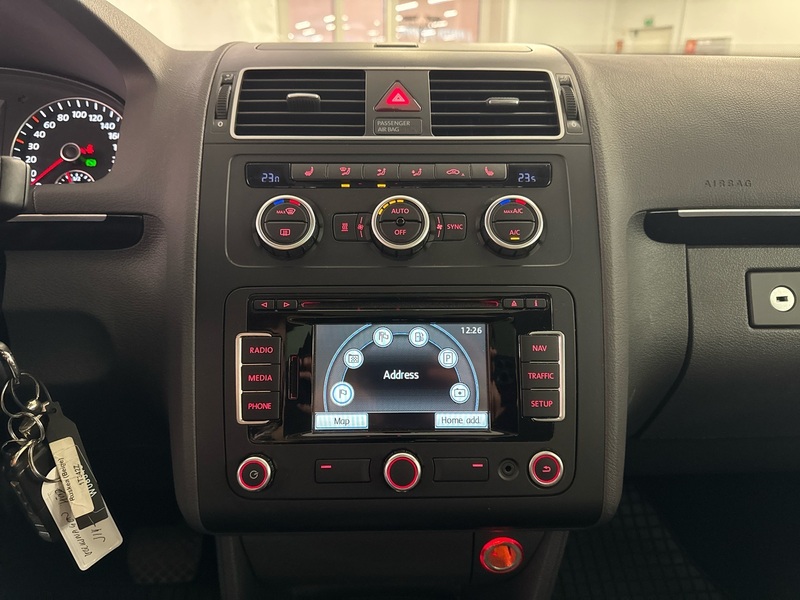 Volkswagen Touran vaihtoauto