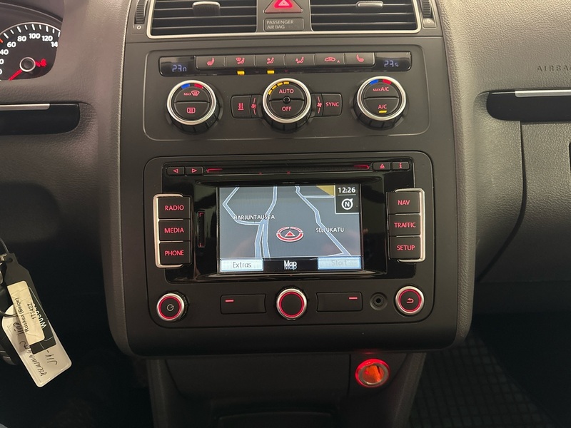 Volkswagen Touran vaihtoauto