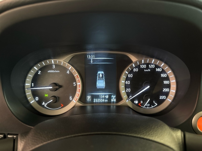 Nissan Navara vaihtoauto