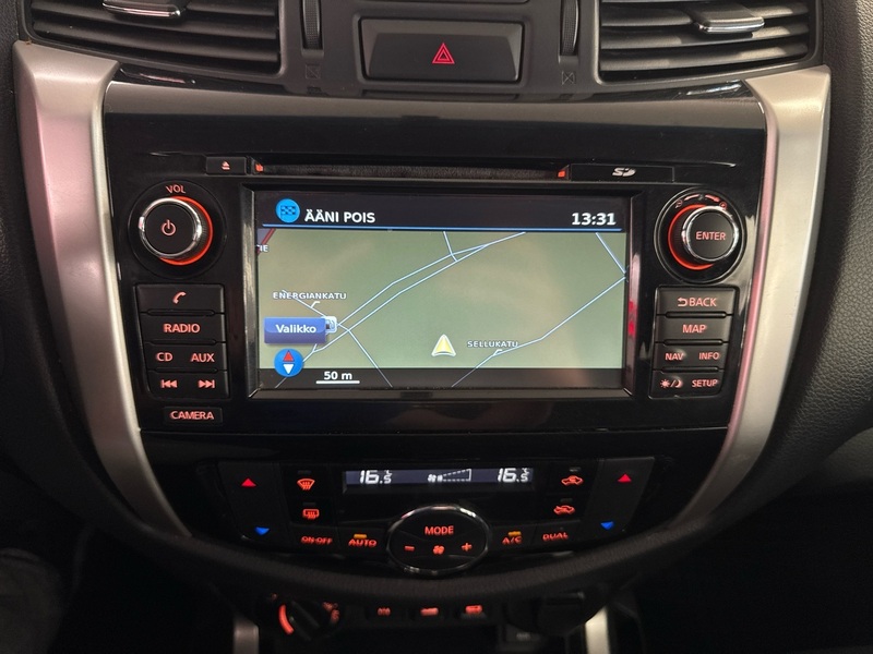 Nissan Navara vaihtoauto