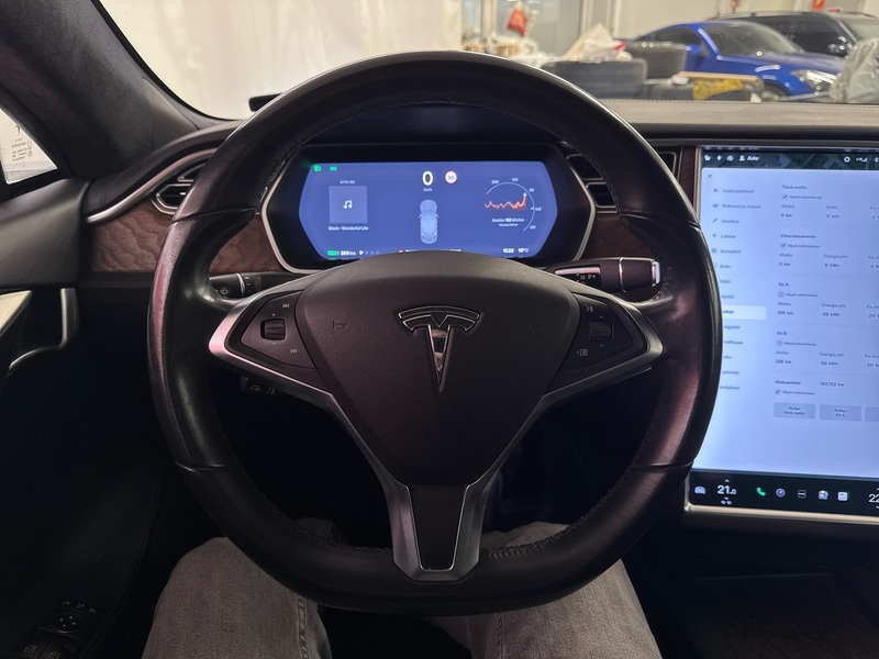 Tesla Model S vaihtoauto