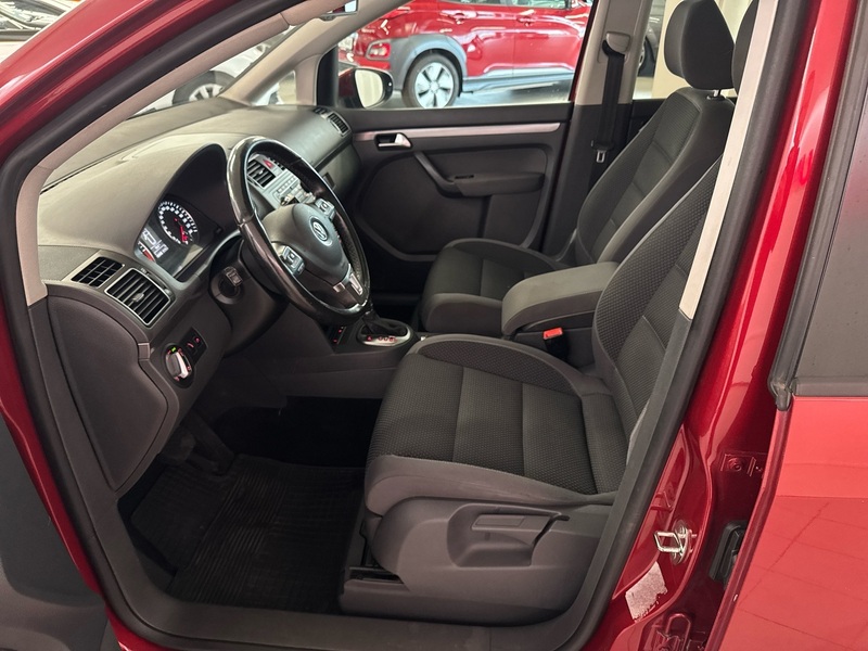 Volkswagen Touran vaihtoauto