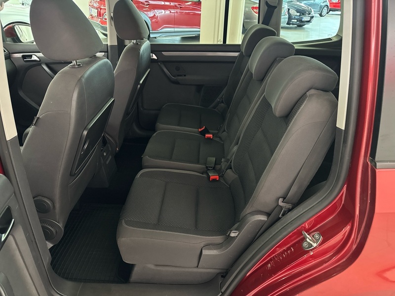 Volkswagen Touran vaihtoauto