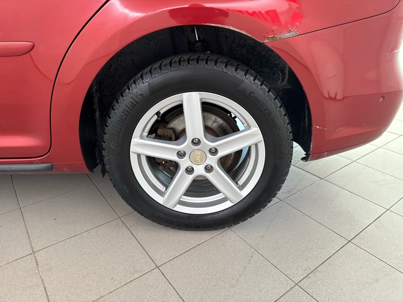 Volkswagen Touran vaihtoauto