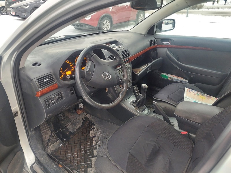 Toyota Avensis vaihtoauto