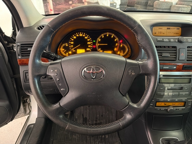 Toyota Avensis vaihtoauto