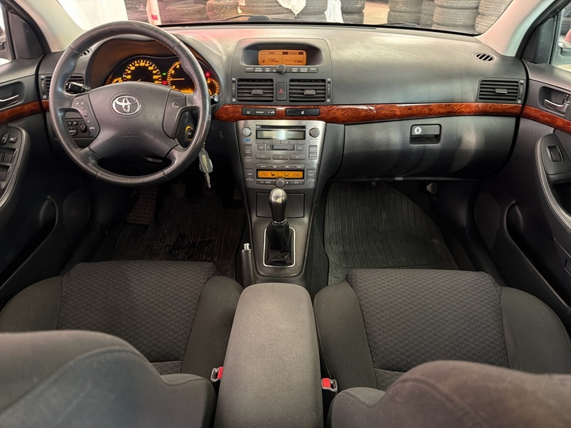Toyota Avensis vaihtoauto