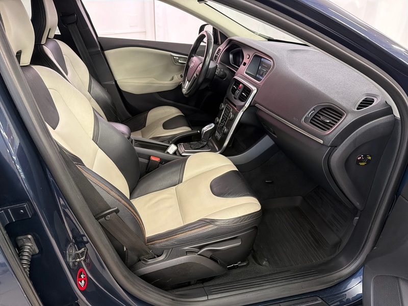 Volvo V40 Cross Country vaihtoauto