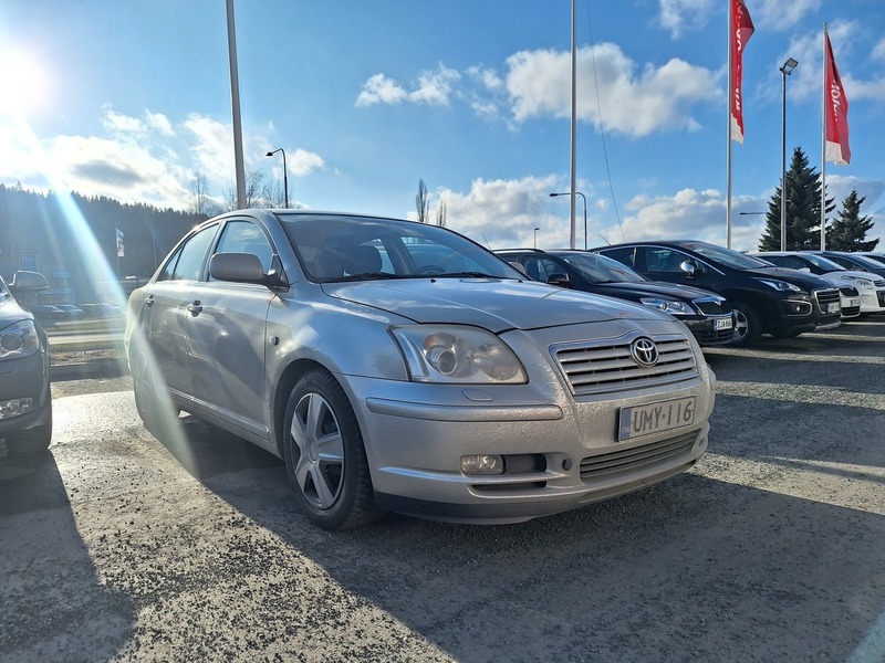Toyota Avensis vaihtoauto