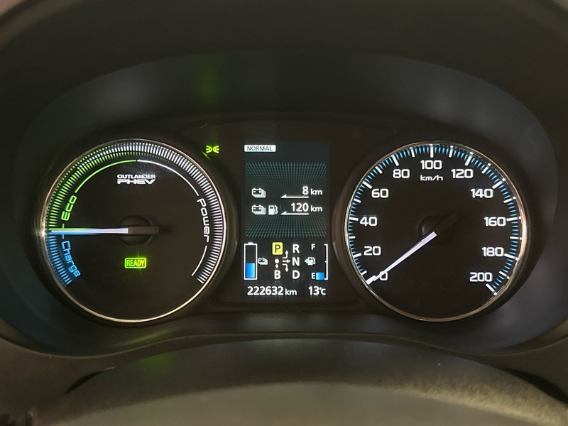 Mitsubishi Outlander PHEV vaihtoauto