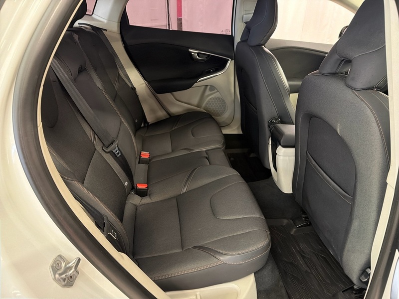 Volvo V40 Cross Country vaihtoauto