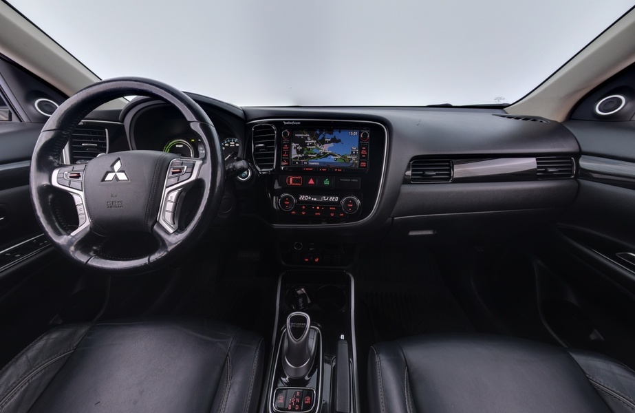 Mitsubishi Outlander PHEV vaihtoauto
