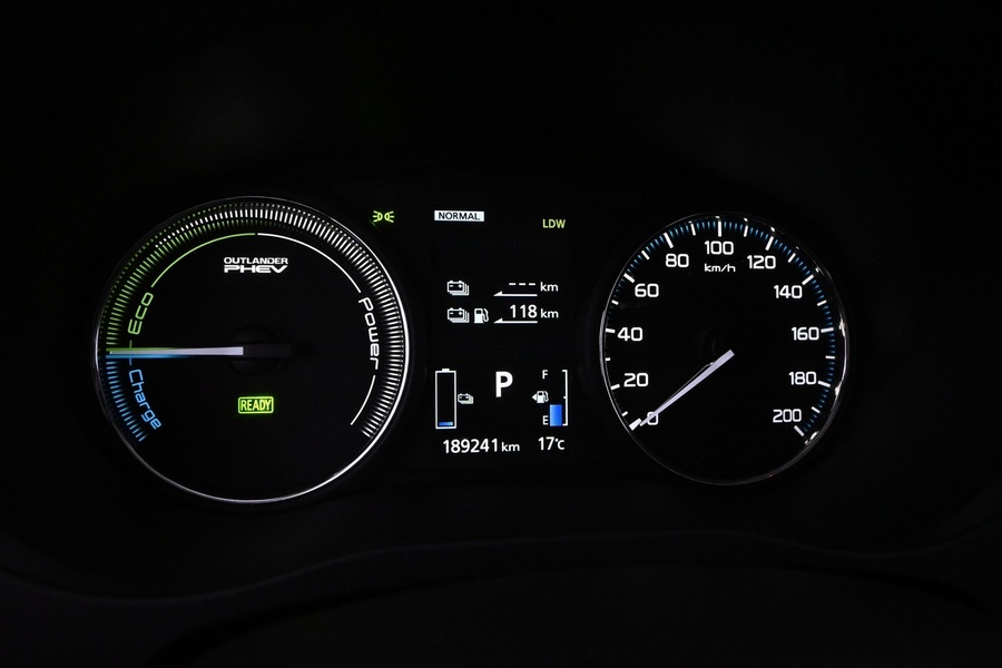 Mitsubishi Outlander PHEV vaihtoauto