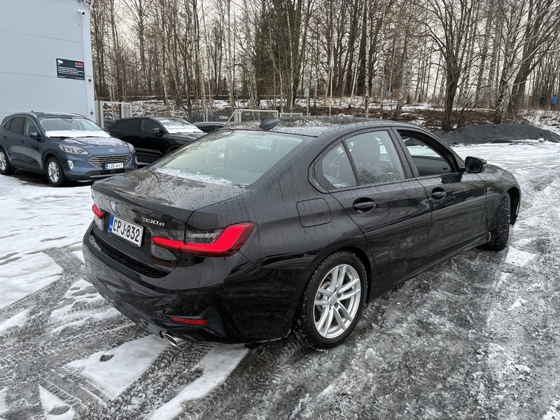 BMW 330 vaihtoauto