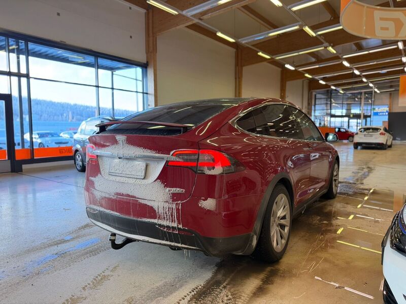 Tesla Model X vaihtoauto