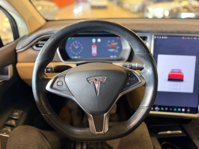 Tesla Model X vaihtoauto
