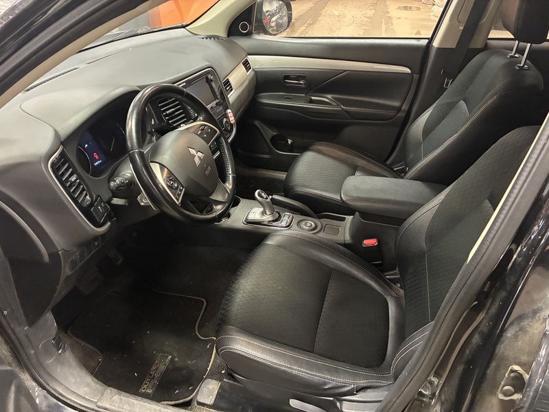 Mitsubishi Outlander PHEV vaihtoauto