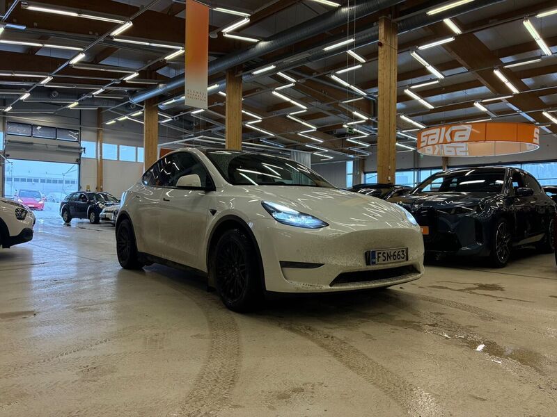 Tesla Model Y vaihtoauto