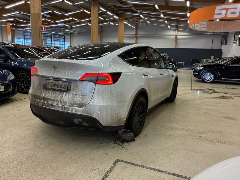 Tesla Model Y vaihtoauto