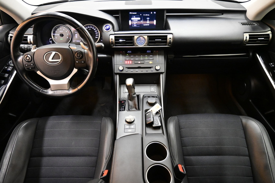 Lexus IS vaihtoauto