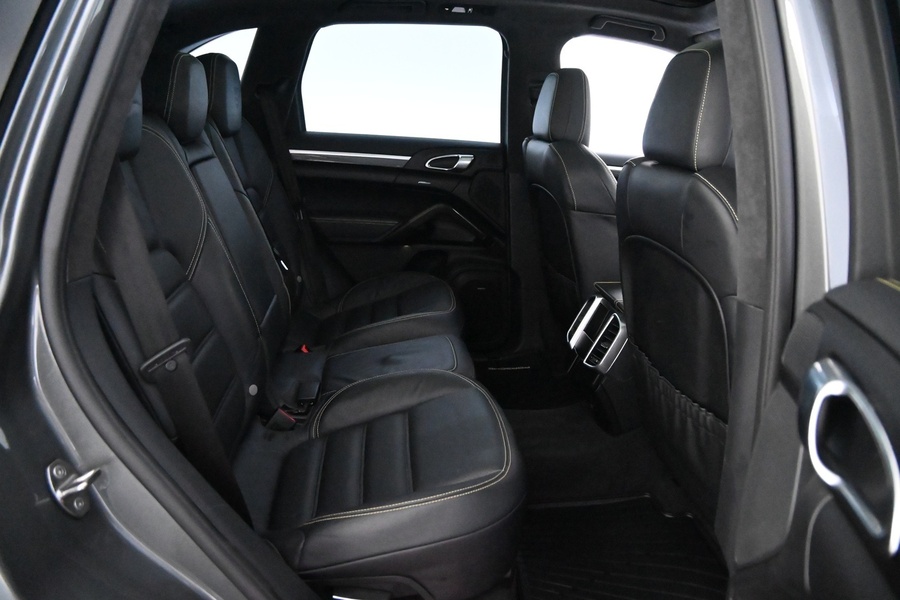 Porsche Cayenne vaihtoauto