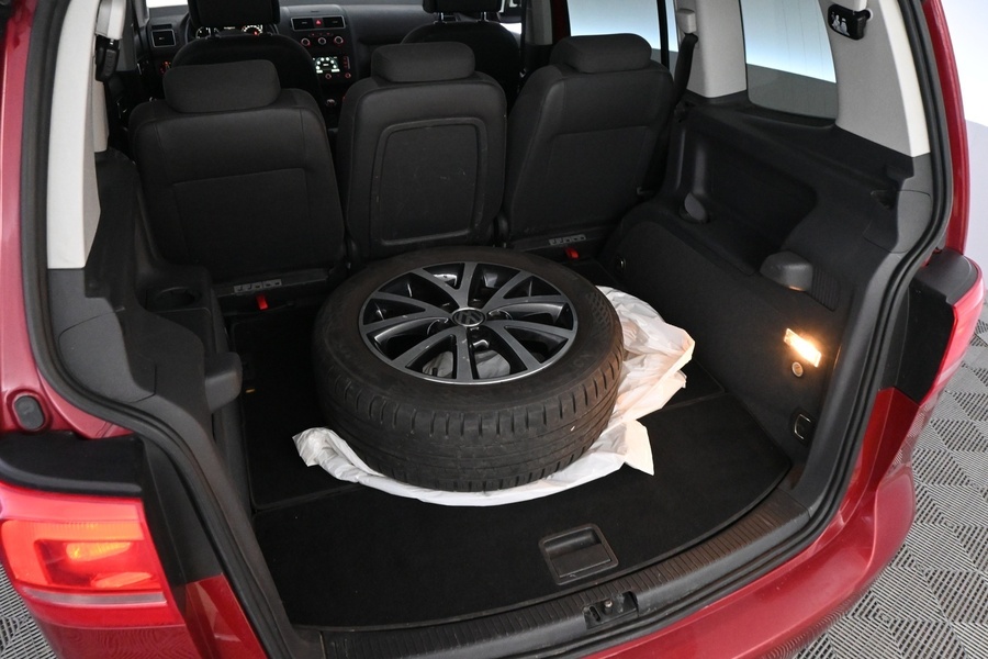 Volkswagen Touran vaihtoauto