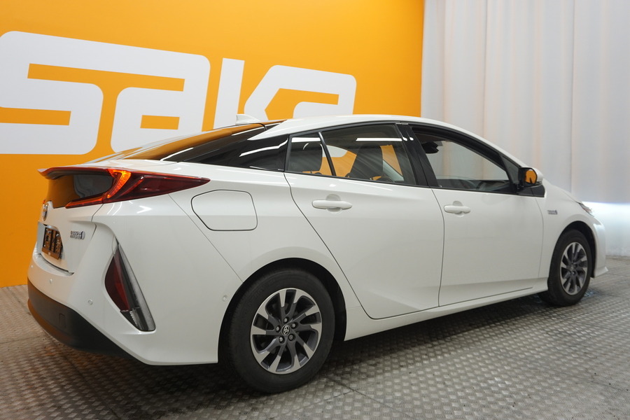 Toyota Prius PHEV vaihtoauto