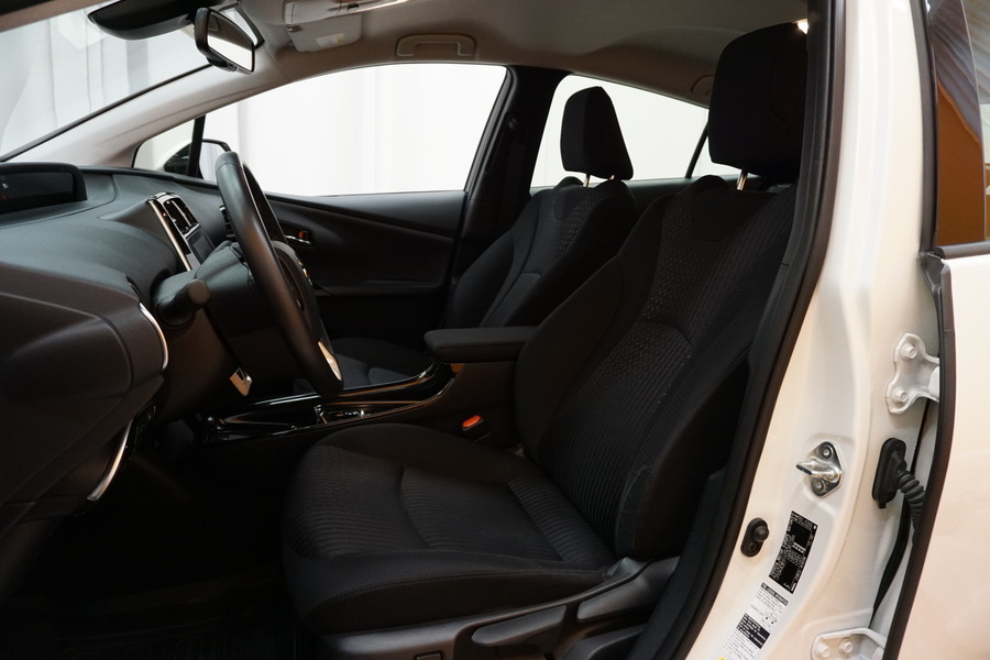 Toyota Prius PHEV vaihtoauto