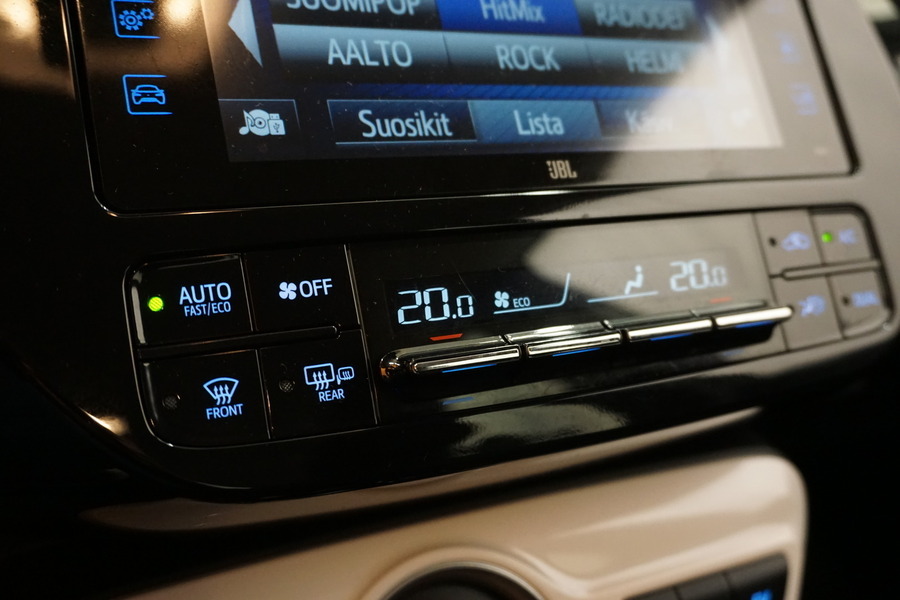 Toyota Prius PHEV vaihtoauto