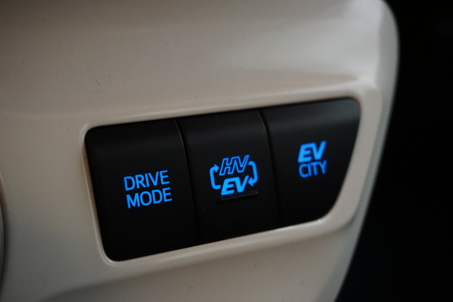 Toyota Prius PHEV vaihtoauto