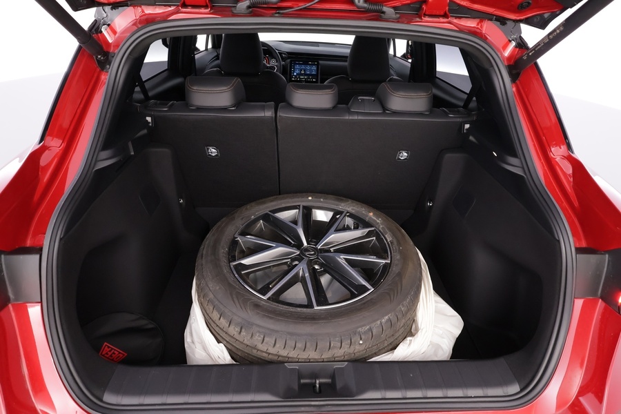 Lexus LBX vaihtoauto