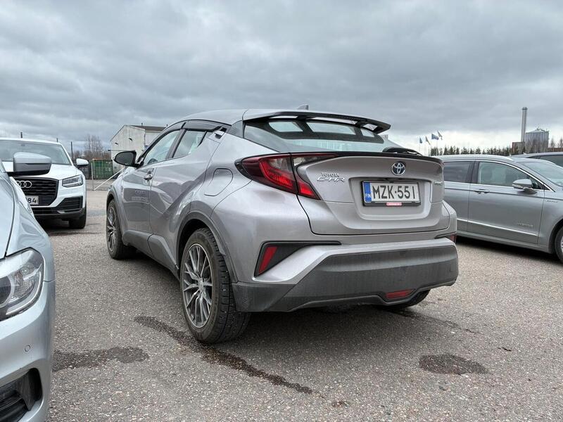 Toyota C-HR vaihtoauto