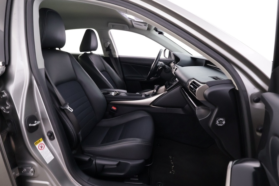 Lexus IS vaihtoauto