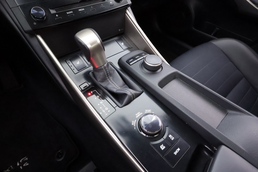 Lexus IS vaihtoauto