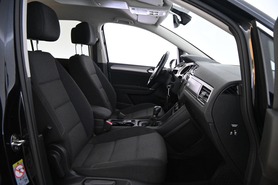 Volkswagen Touran vaihtoauto