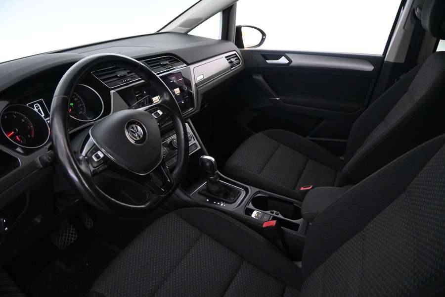 Volkswagen Touran vaihtoauto