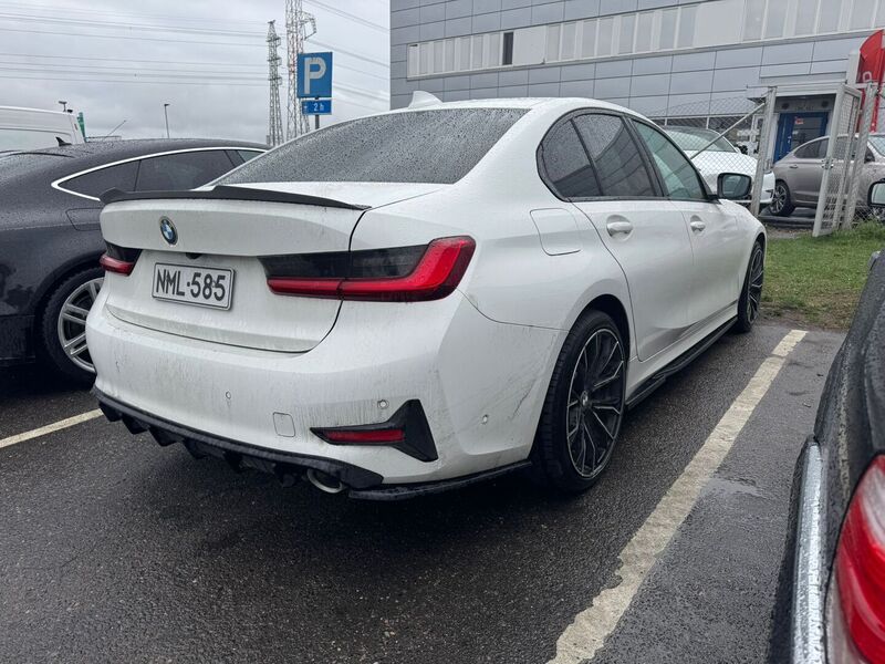 BMW 330 vaihtoauto