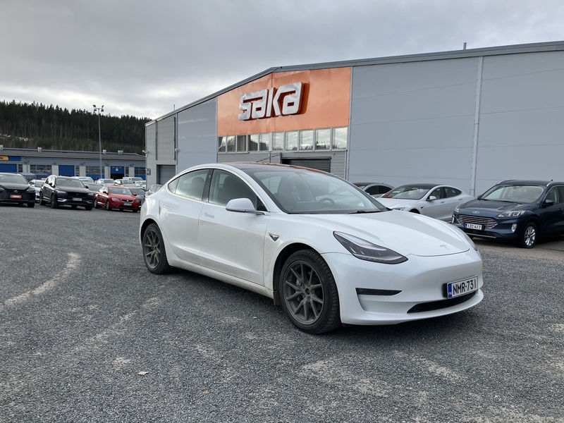 Tesla Model 3 vaihtoauto