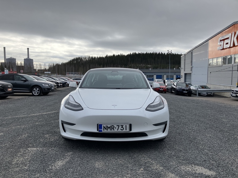 Tesla Model 3 vaihtoauto
