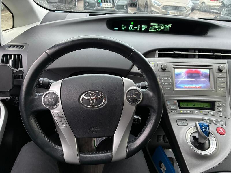 Toyota Prius Plug-in vaihtoauto