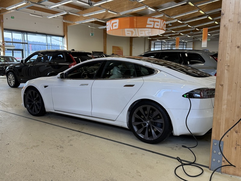 Tesla Model S vaihtoauto