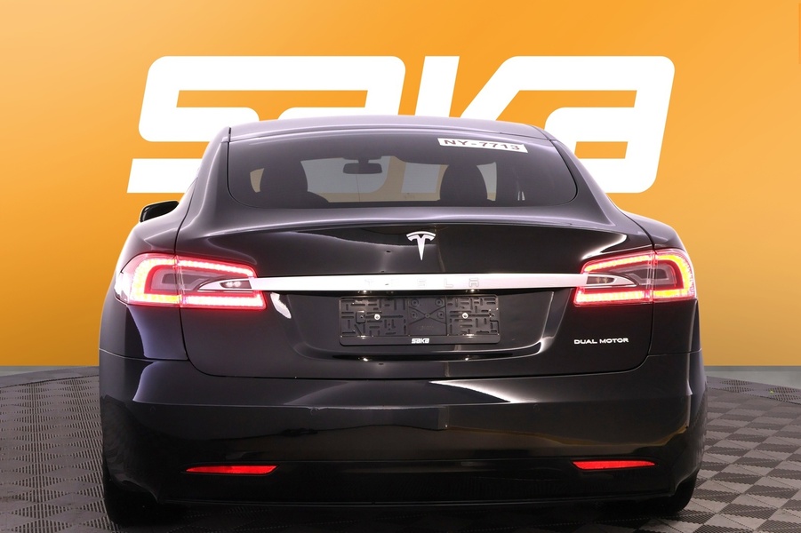 Tesla Model S vaihtoauto